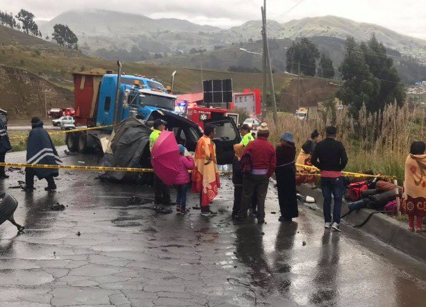 6 muertos por accidente en la vía Riobamba-Colta