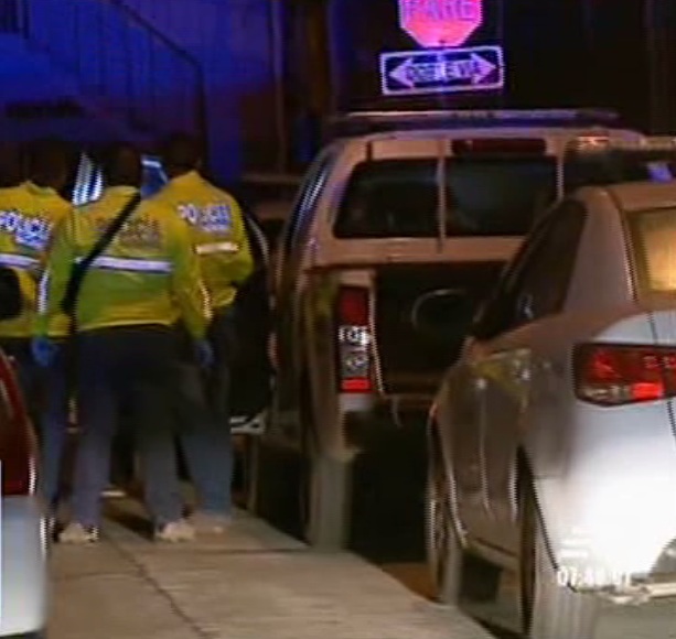 Roban vehículo de la ATM y amenazan a los agentes