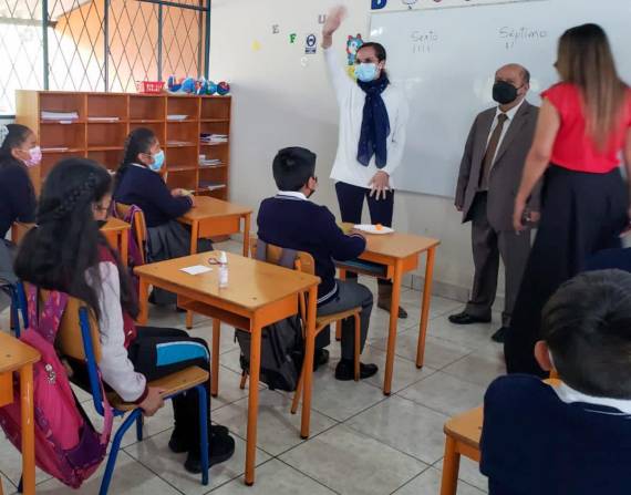 Más de 1 millón 400 mil estudiantes volvieron a clases presenciales en Ecuador