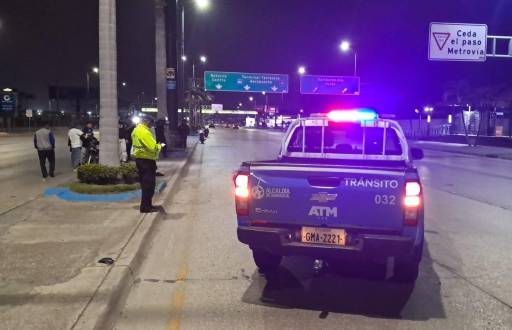 Dos extranjeros mueren en un siniestro de moto en la av. Pedro Menéndez Gilbert, norte de Guayaquil