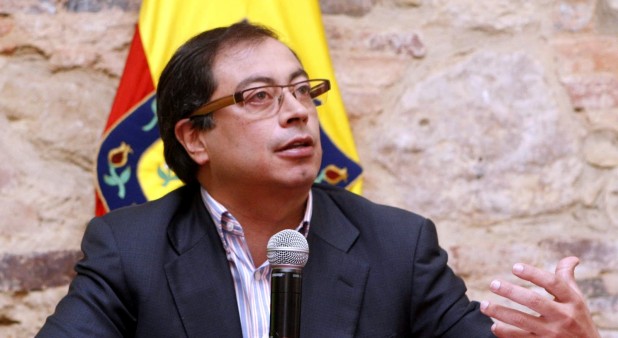 Santos recibe la solicitud de destitución del alcalde de Bogotá