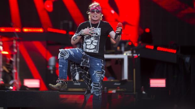 Líder de Guns N&#039; Roses y secretario del Tesoro de EEUU protagonizan feroz pelea en redes