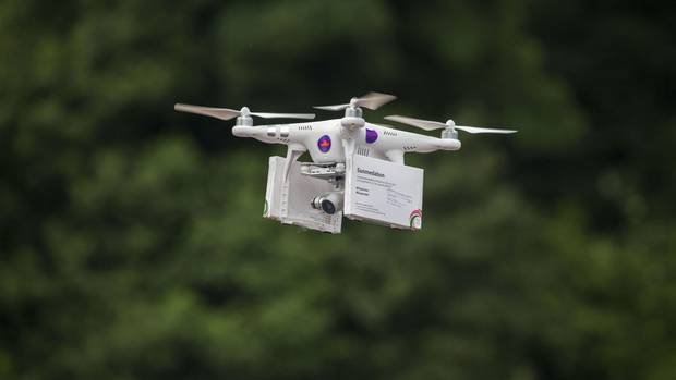 Envían dron con píldoras abortivas a Irlanda del Norte para reclamar por derechos de mujeres