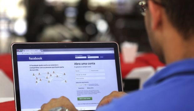 Daniel Mendoza propone ley para regular redes sociales