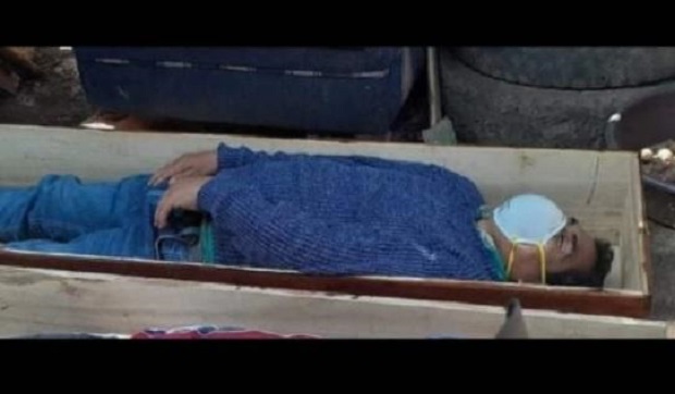 Alcalde peruano simuló su muerte y se metió en un ataúd para no ser detenido por violar la cuarentena