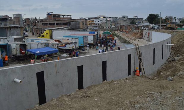 Ecuador dice que muro en frontera con Perú cumple acuerdos bilaterales