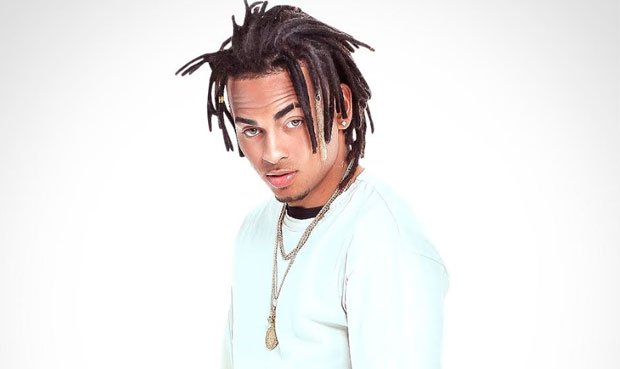 Ozuna y su equipo, detenidos en aeropuerto de Colombia