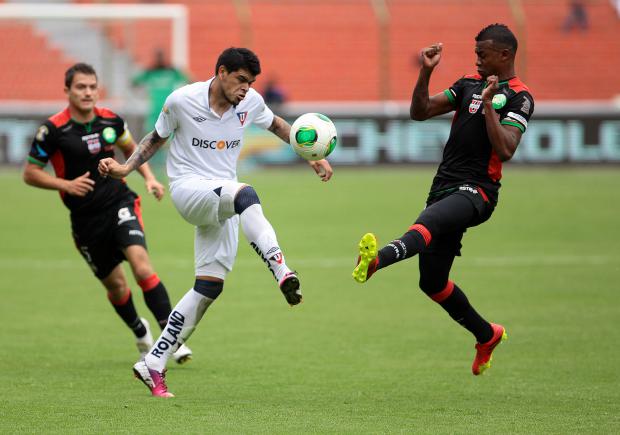 El blooper de Gustavo Bou al intentar reparar su celular