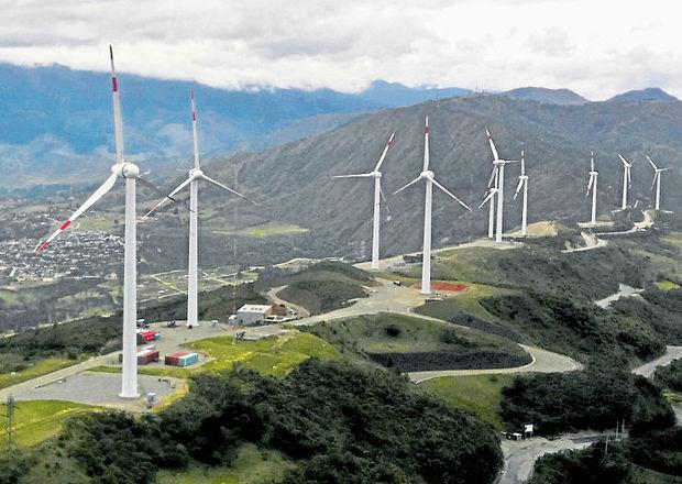 Ecuador recibe 14 aerogeneradores para su mayor parque eólico en los Andes