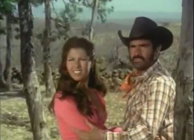 Vicente Fernández y Patricia Rivera en la película El Arracadas.