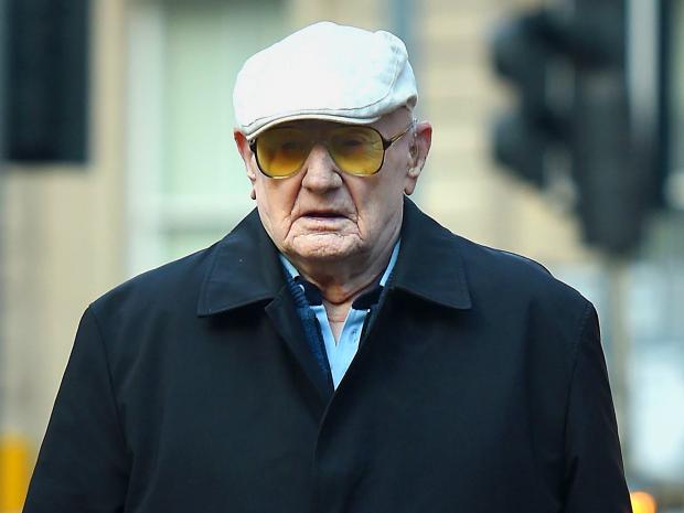 Condenan a prisión por pedofilia a un hombre de 101 años en Gran Bretaña