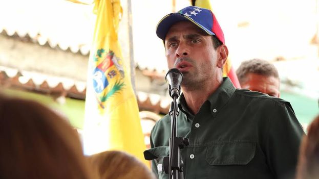 Venezuela: decretan prohibición de salida del país de Capriles y otros siete opositores