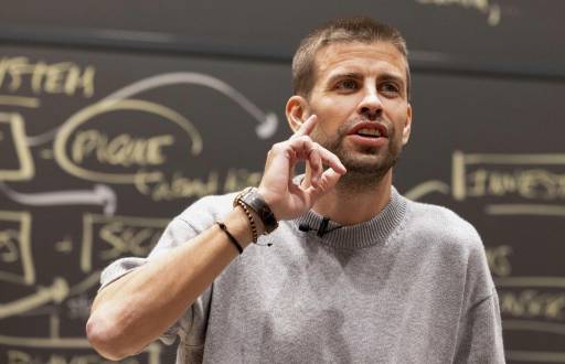 El exfutbolista español Gerard Piqué habla durante una clase en Harvard, en Boston (EE. UU.), en la que analiza el fenómeno de la Kings League en un caso de estudio como parte de una asignatura.