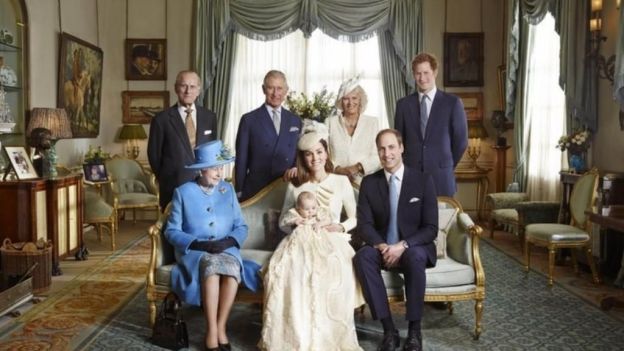 Isabel II y sus herederos, juntos en fotografía histórica