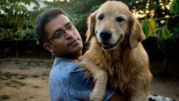 Su primer perro fue Kavya, una hembra golden retriever.