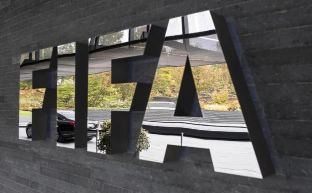 La FIFA valora dotar de una &quot;ayuda&quot; al fútbol mundial