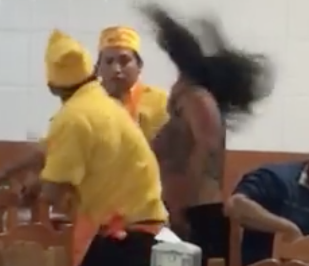 La brutal agresión a una mujer ocurrida en una taquería en México