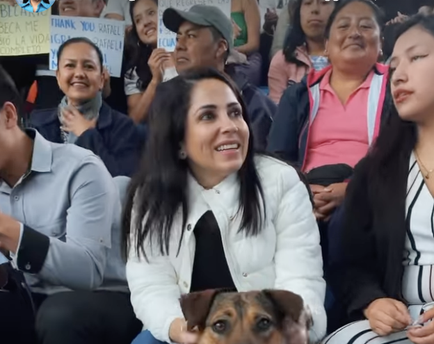 La candidata a la Presidencia, Luisa González durante un recorrido en Imbabura.
