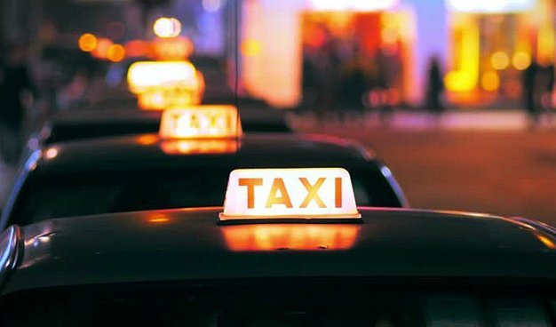 Joven denuncia violación por taxista de aplicación móvil