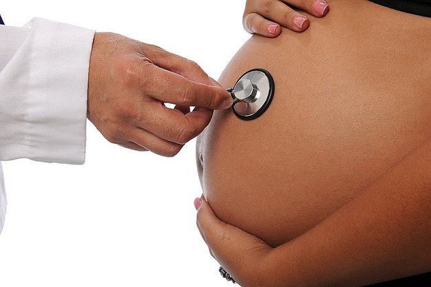 ¿Cuántas consultas deben realizarse durante el embarazo?