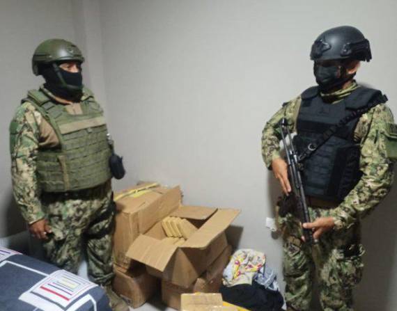 En un operativo en Bellavista, al norte de Guayaquil, militares y policías decomisaron 300 kilos de droga.
