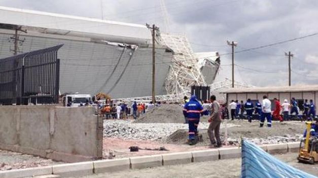 Tres personas mueren al derrumbarse techo en estadio del Mundial