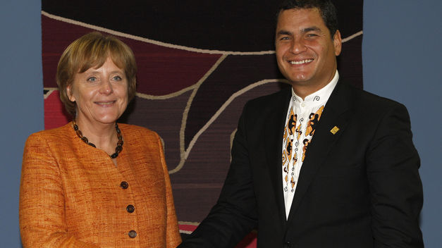 Correa se entrevista con Merkel en la segunda jornada de su visita a Berlín
