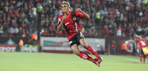 El ecuatoriano Fidel Martínez anota su séptimo gol en triunfo de los Xolos