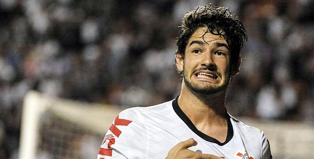 Corinthians golea y Cruzeiro, en el liderato