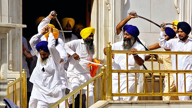 12 heridos tras una batalla con espadas en India