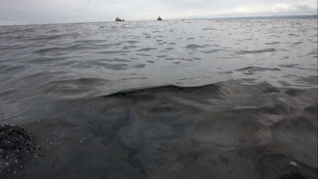 Hubo derrame de combustible frente a las costas de Esmeraldas