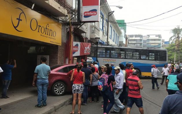 11 personas resultaron heridas por accidente en Manta