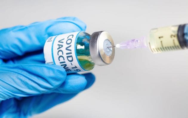 Médicos preocupados por demoras en la segunda dosis de vacuna contra COVID 19