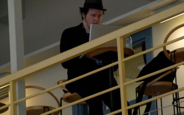 Padres de Ola Bini exigen liberación de su hijo