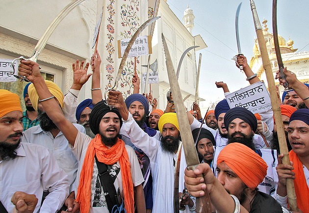 12 heridos tras una batalla con espadas en India