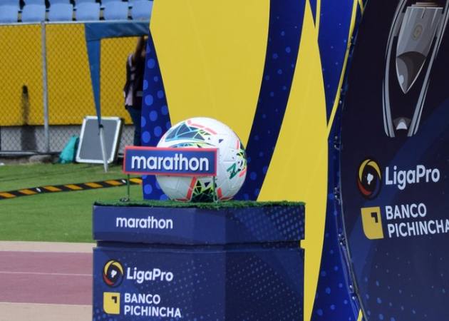 Suspensión del fútbol deja a los ecuatorianos fuera de juego e indignados