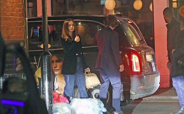 Tom Cruise y Ana de Armas luego de la cena en Londres.