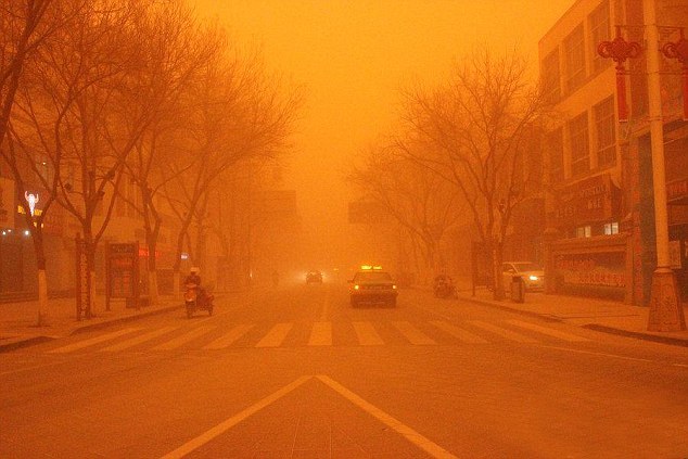 Una nube de arena engulle varias ciudades en China