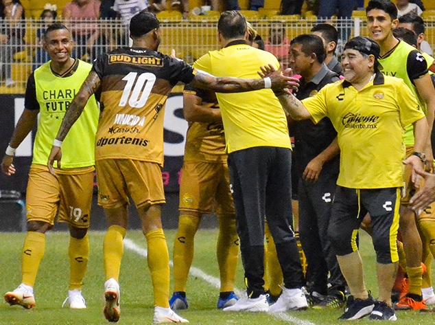 Con gol de Angulo, Maradona consigue nueva victoria