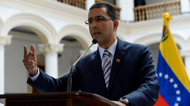Venezuela acusa a Moreno de incitar “persecución fascista”