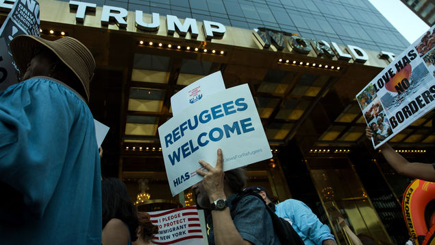 Trump vuelve a recortar acogida de refugiados en EEUU