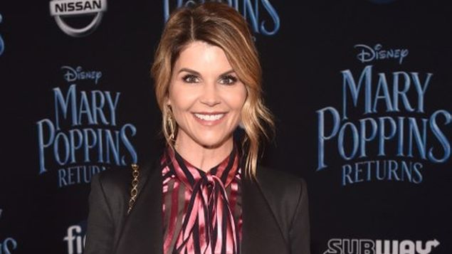 Se entrega actriz Lori Loughlin por caso de coimas