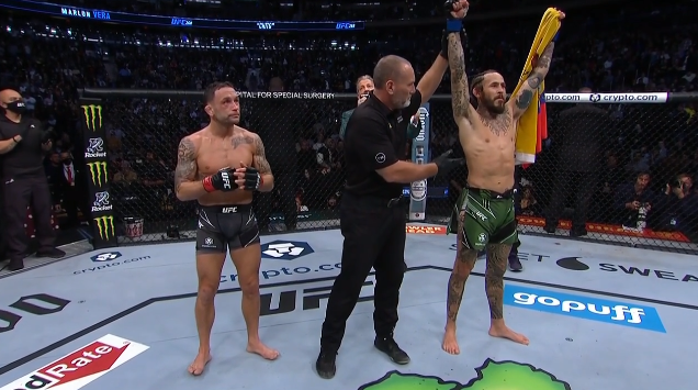 'Chito' Vera gana por KO al número 8 de su categoría