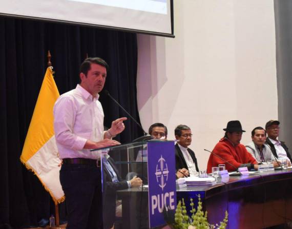El ministro Francisco Jiménez destacó las mesas de diálogo con los representantes de organizaciones sociales.