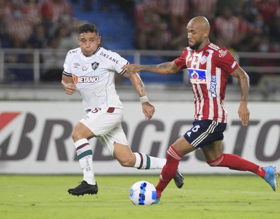 El lateral ecuatoriano ingresó en el segundo tiempo en la derrota de su equipo por 3-0