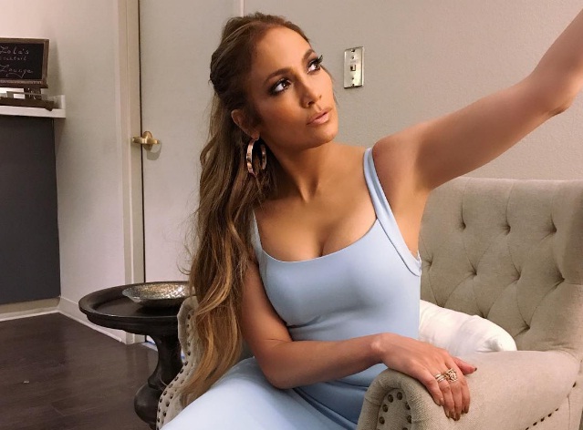 Jennifer Lopez responde a quienes la acusan de usar photoshop