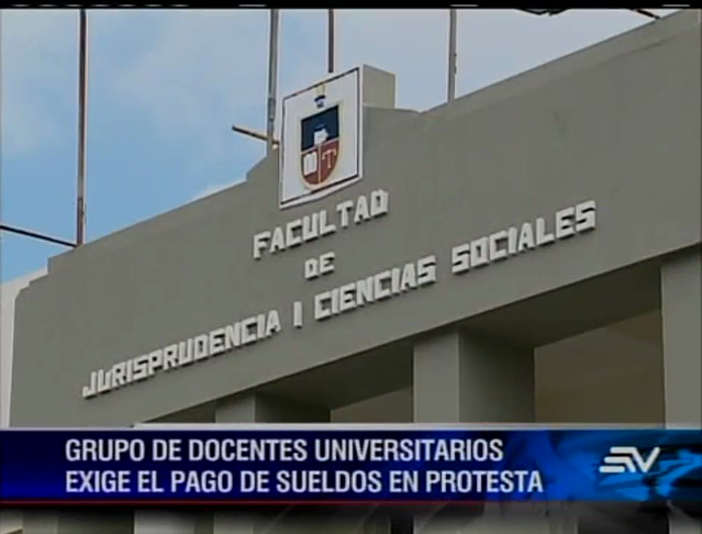 Docentes de la U. de Guayaquil protestan por retraso en pago de sueldos