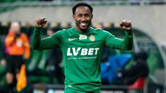 John Yeboah, extremo alemán de raíces ecuatorianas del Slask Wroclaw de Polonia.