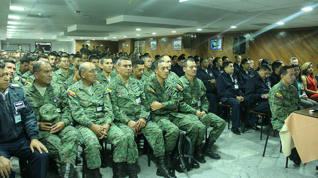 Autoridades proponen aumentar a 25 años la aportación de militares al ISSFA