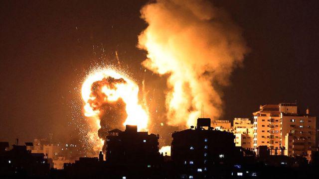 Ataques matan ya a 83 palestinos, con opción de operación terrestre israelí